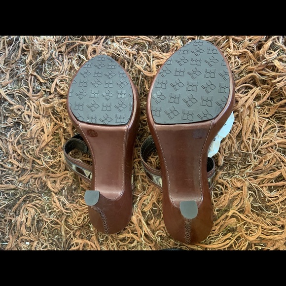 ✨ Y2K BCBG PUMP HEELS ✨ - Picture 3 of 3